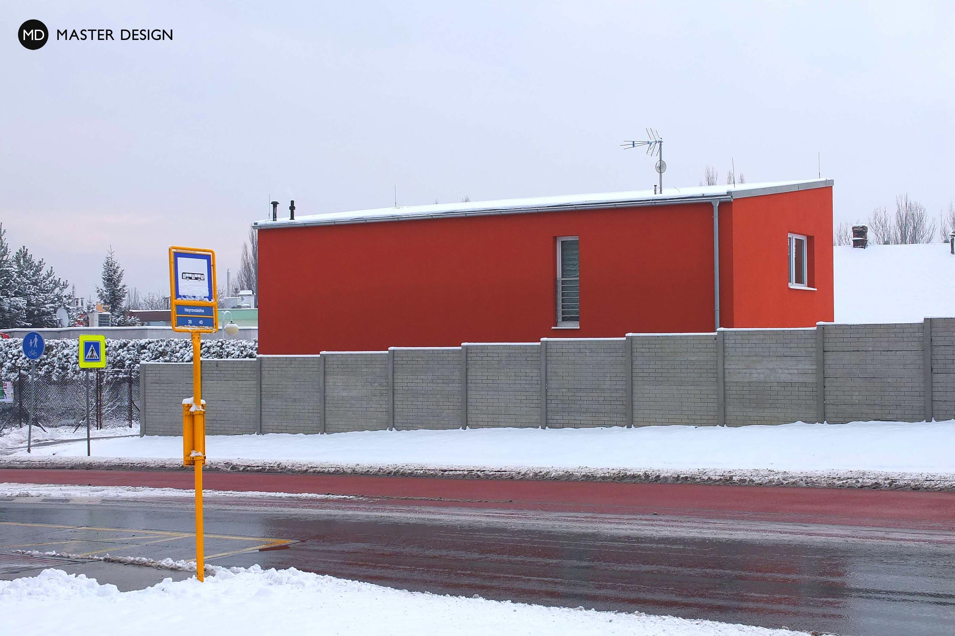 Red house with a sloping roof and covered parkplaceOstrava Pustkovec - visualisation2