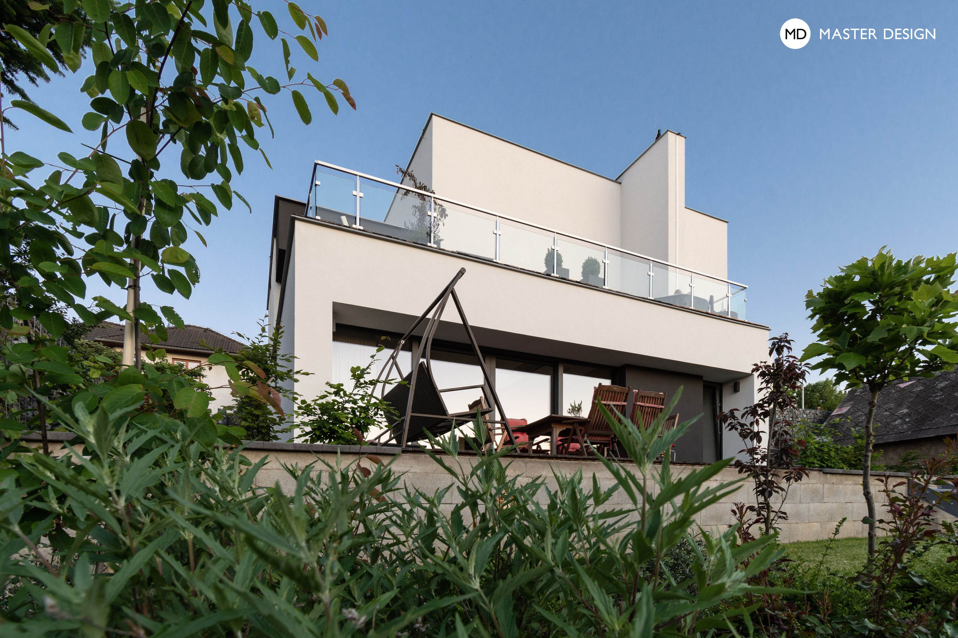 White three storey house at the slopePraha - visualisation6