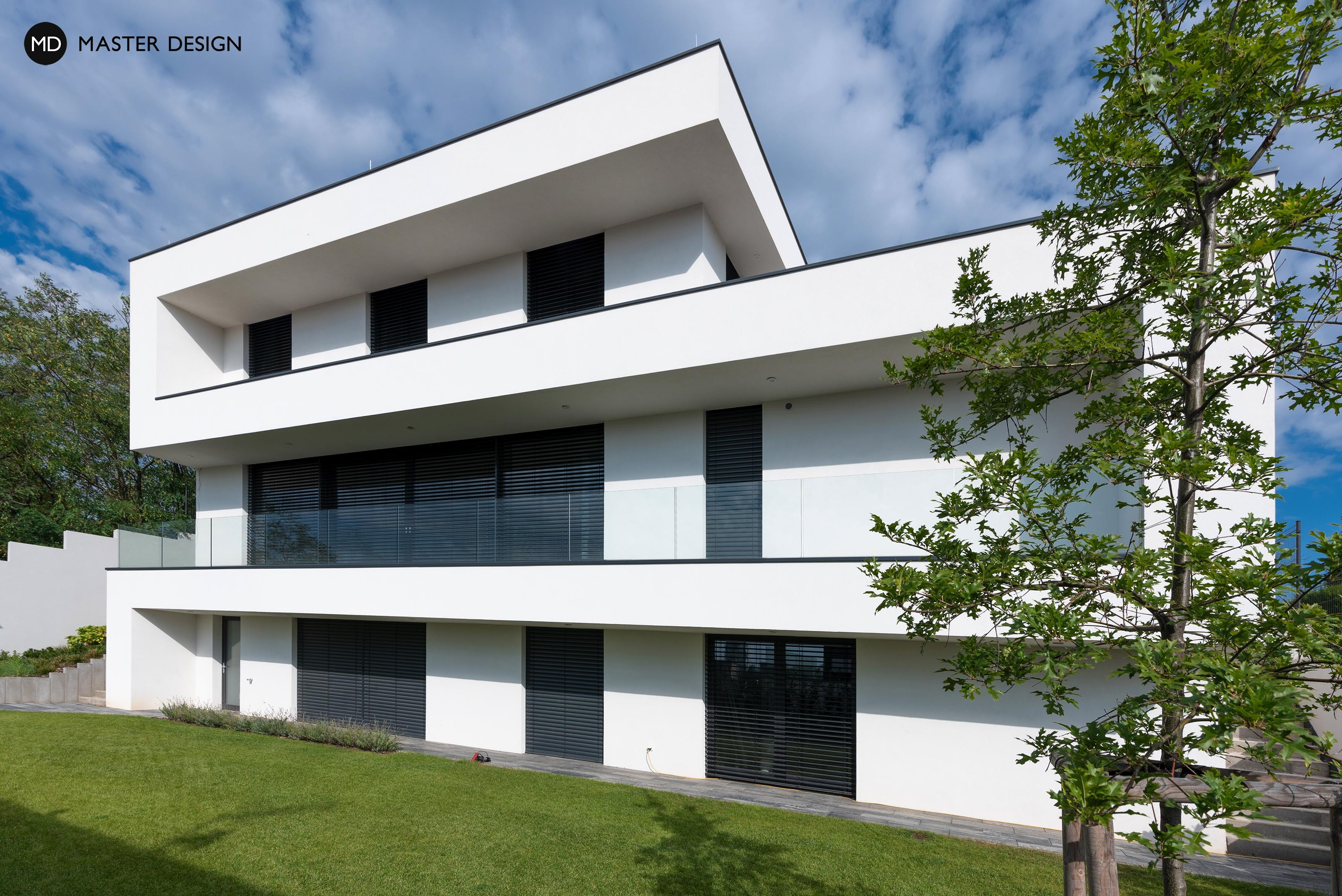 Třípatrová bílá vila ve svahuPraha Modřany - vizualizace2