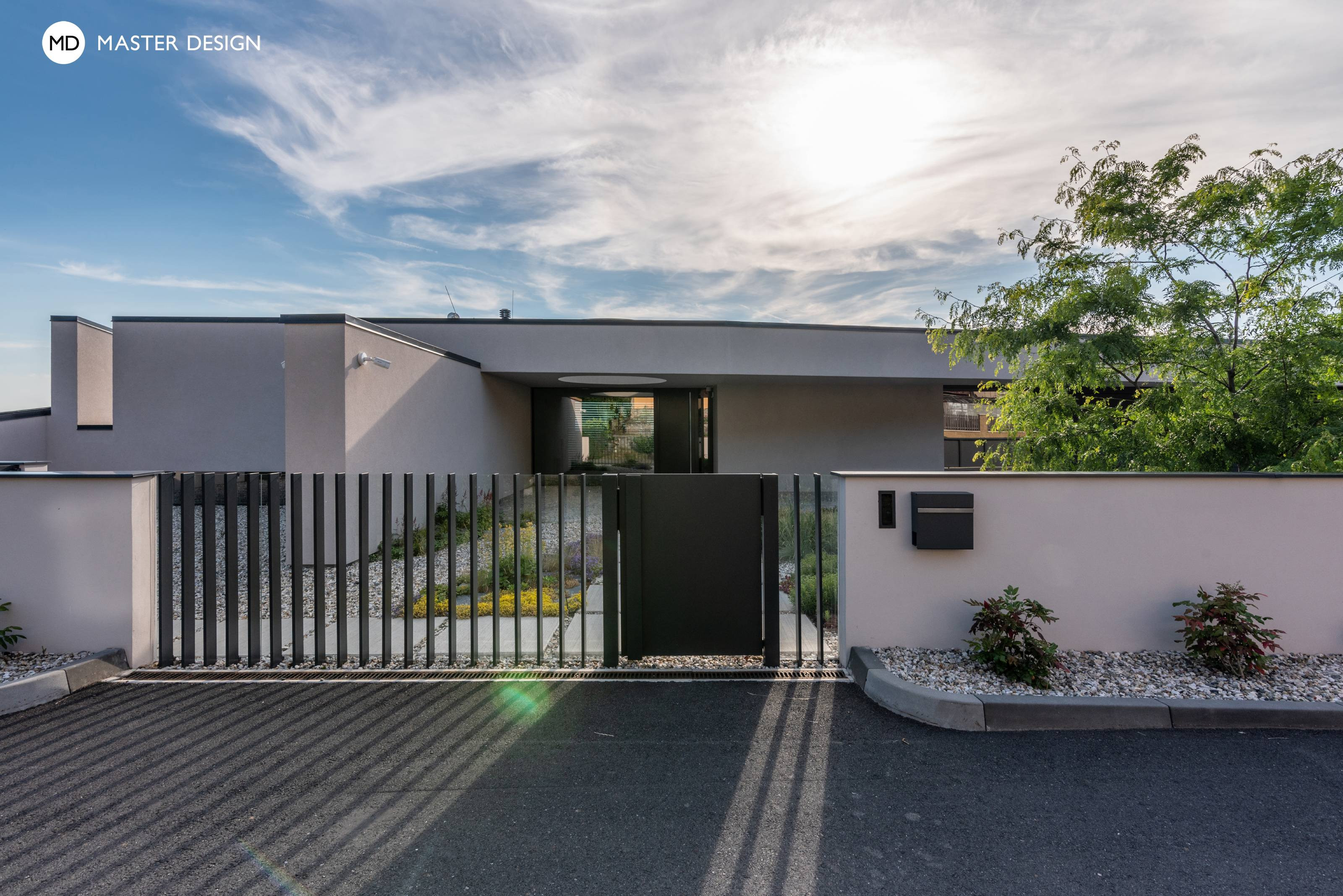 Luxury White Villa with Stainless Steel Swimming PoolŠternberk - visualisation12