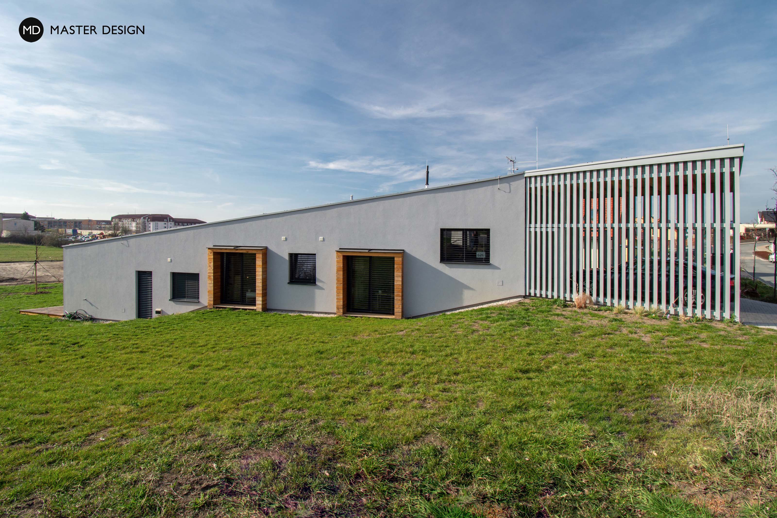 Moderní bungalov ve svahu s pultovou střechou a zastřešenou terasou pro mladou rodinu - Odolená Voda - Vizualizace 2